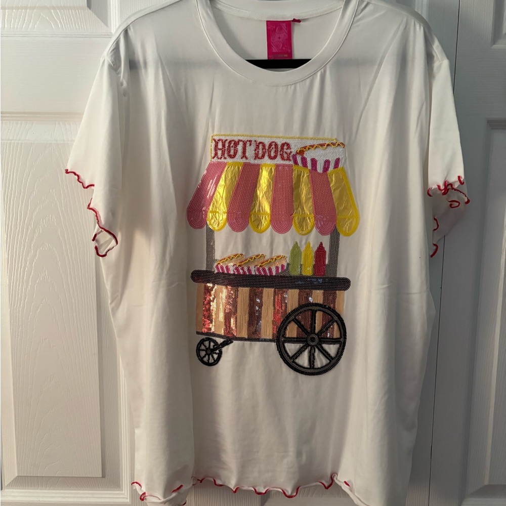 QUEEN OF SPARKLES White and Red Short Sleeve Tee